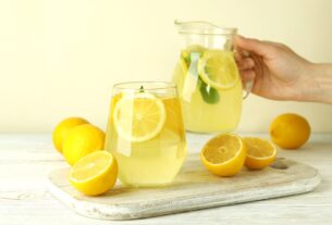 The Benefits of Making Lemonade From Scratch (and a Healthful Recipe)