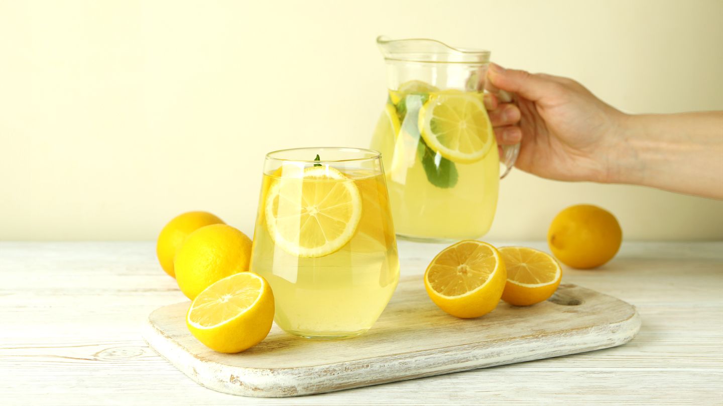 The Benefits of Making Lemonade From Scratch (and a Healthful Recipe)