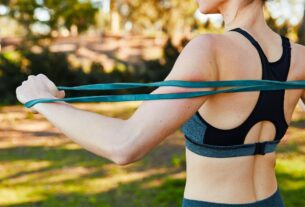 7 Biggest Resistance Band Exercises for the Shoulders and Arms